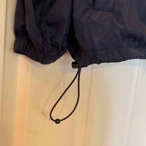 Navy blue hooded windbreaker full zip with zipper pockets. - Picture 4 of 6